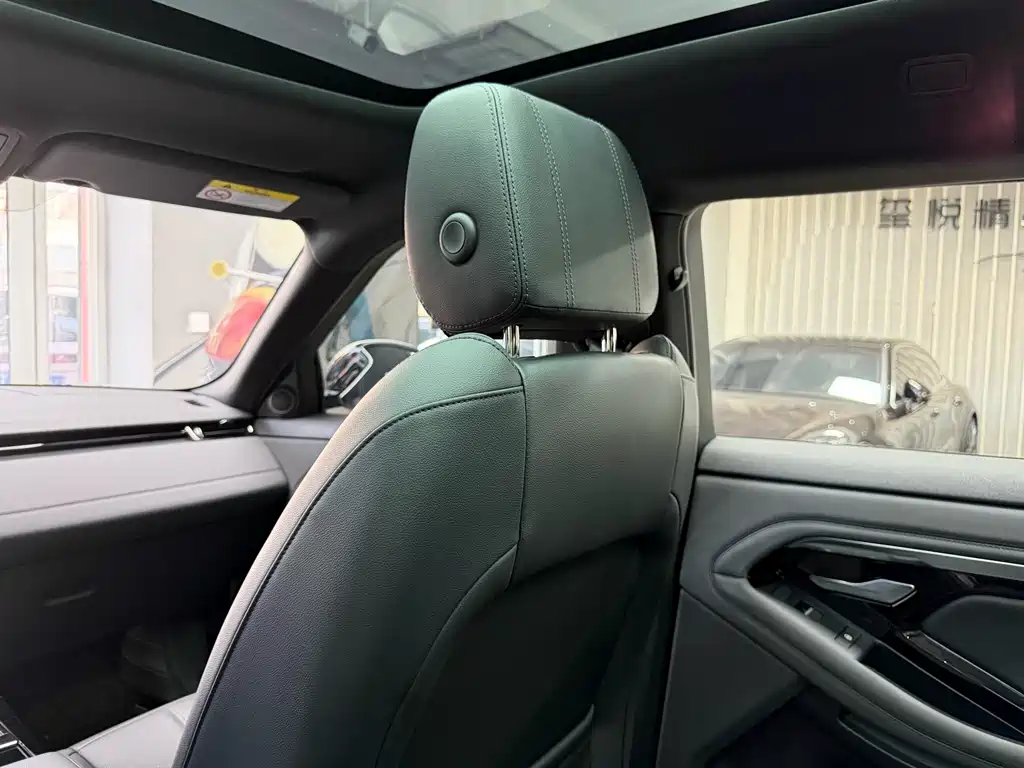 Land Rover Evoque 2021 — фото 30