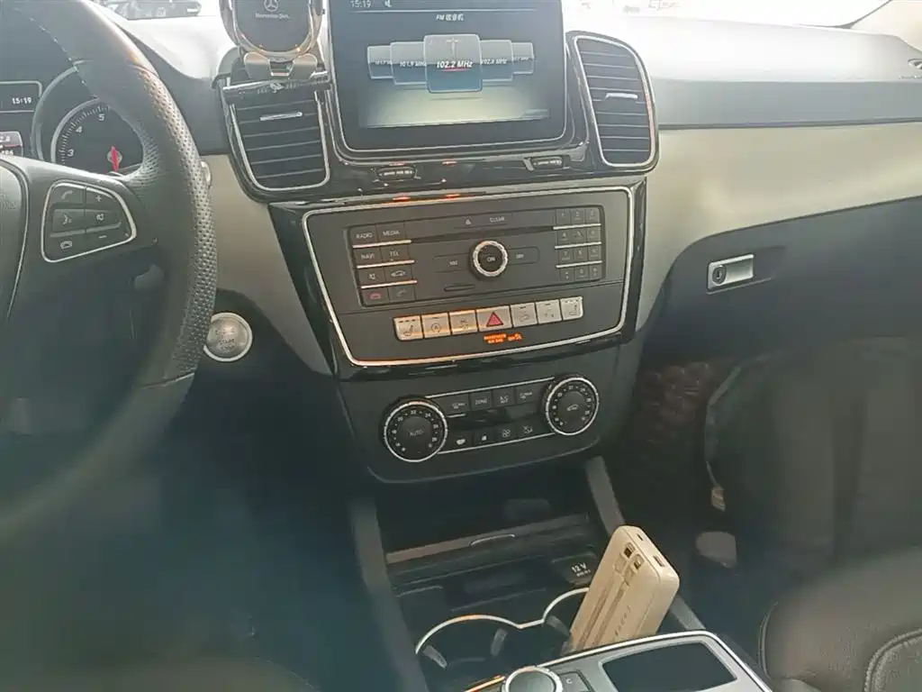 Mercedes-Benz GLE 2015 — фото 13