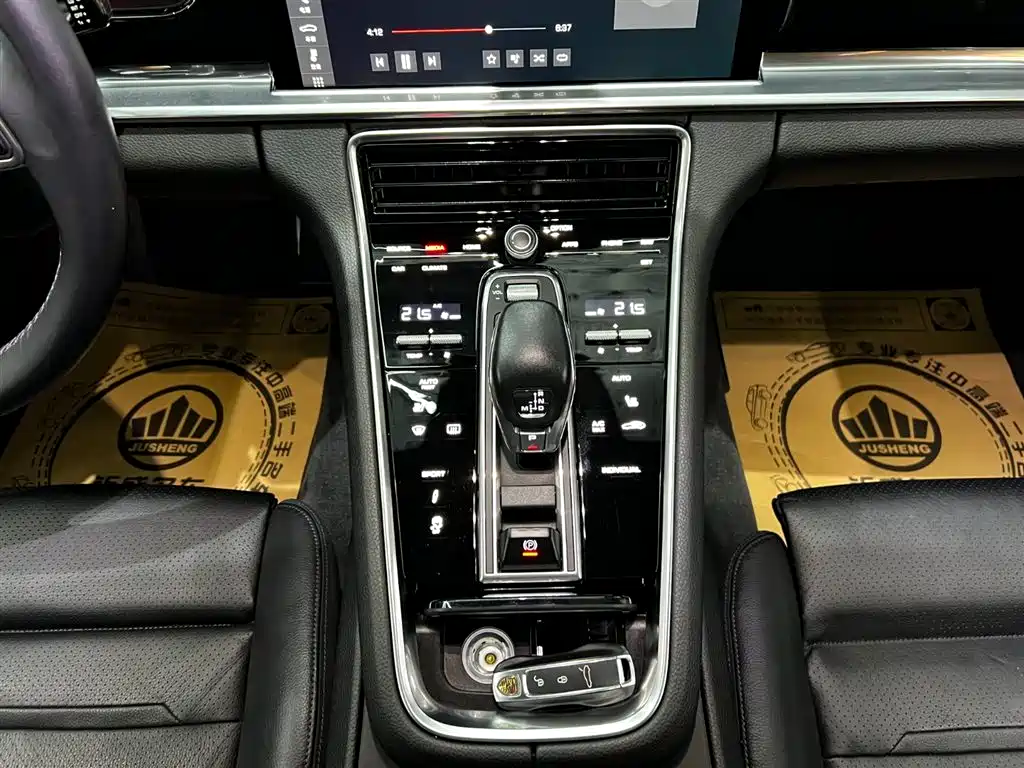 Porsche Panamera 2017 — фото 10