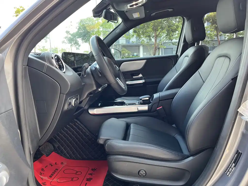 Mercedes-Benz GLB 2023