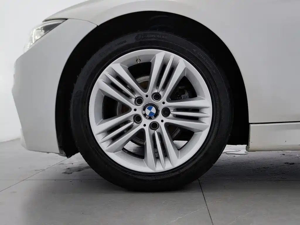 BMW 3 Series 2017 — фото 17