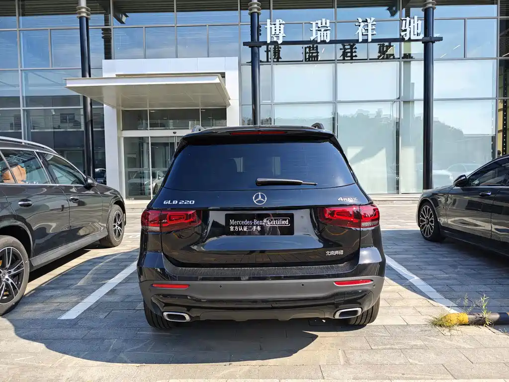 Mercedes-Benz GLB 2023