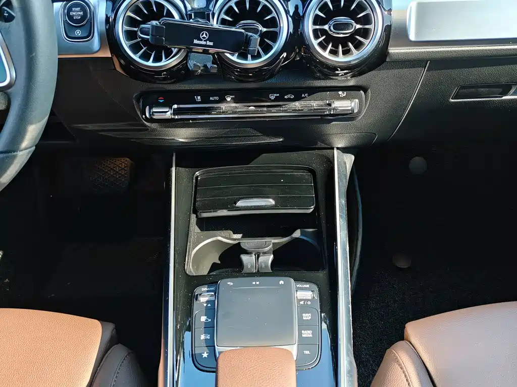 Mercedes-Benz GLB 2023 — фото 12