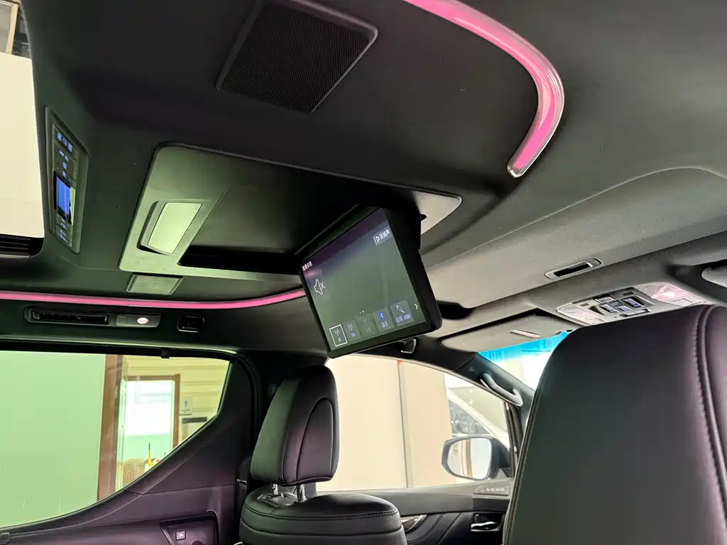 Toyota Alphard 2022 — фото 14