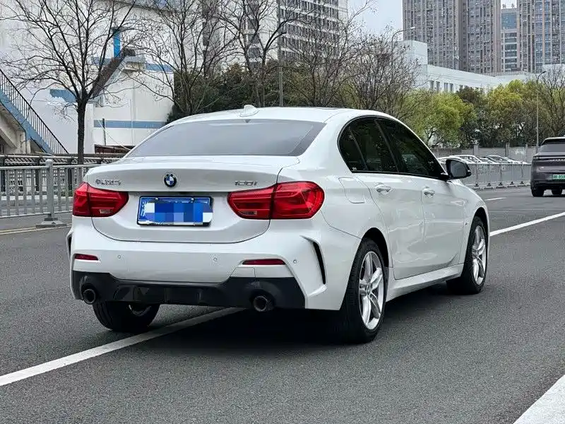 BMW 1 Series 2022 — фото 11