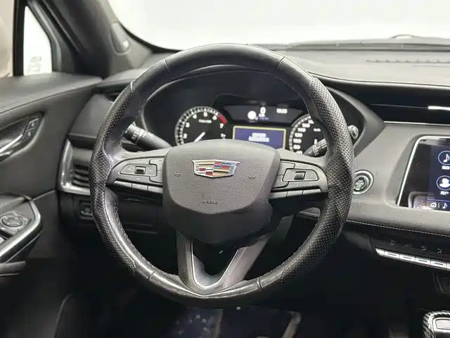 Cadillac XT4 2019 — фото 12