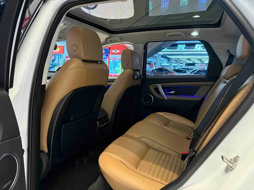Land Rover Discovery Sport 2023 — фото 8