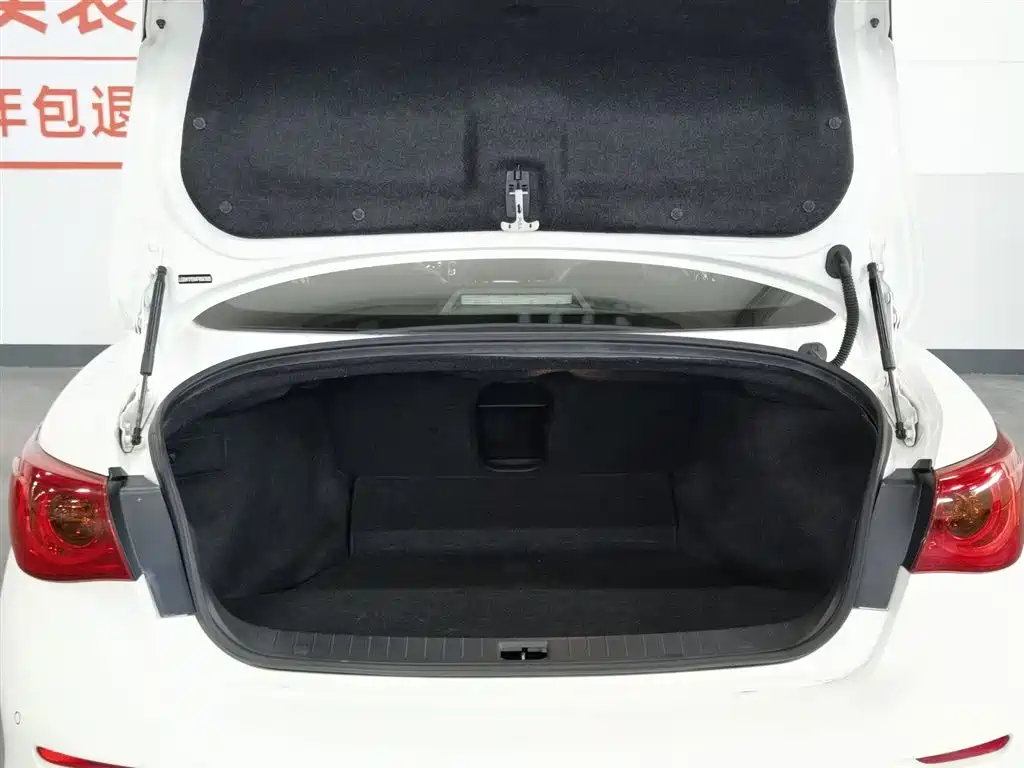 Infiniti Q50L 2015 — фото 16