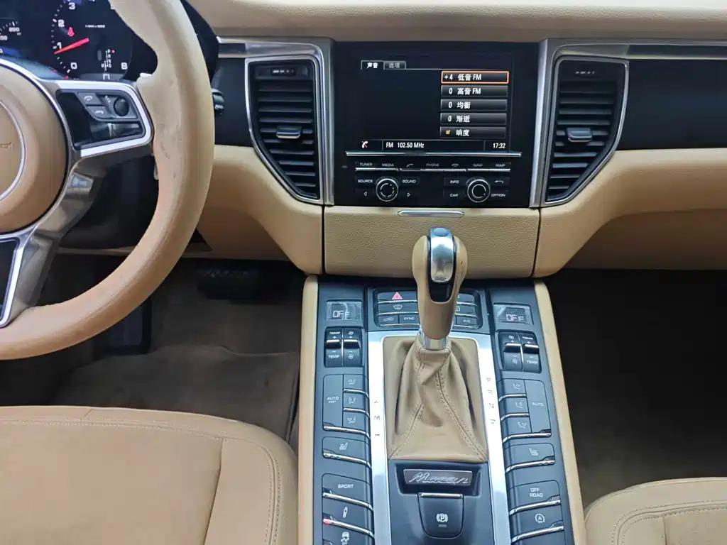 Porsche Macan 2015 — фото 14