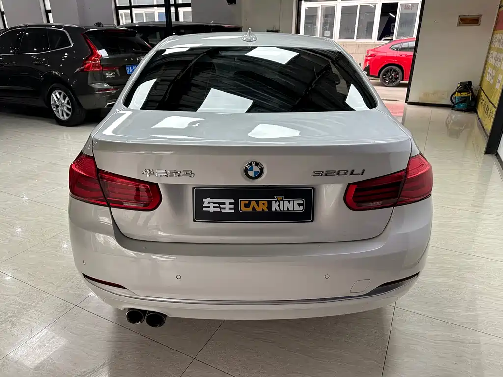 BMW 3 Series 2018 — фото 15