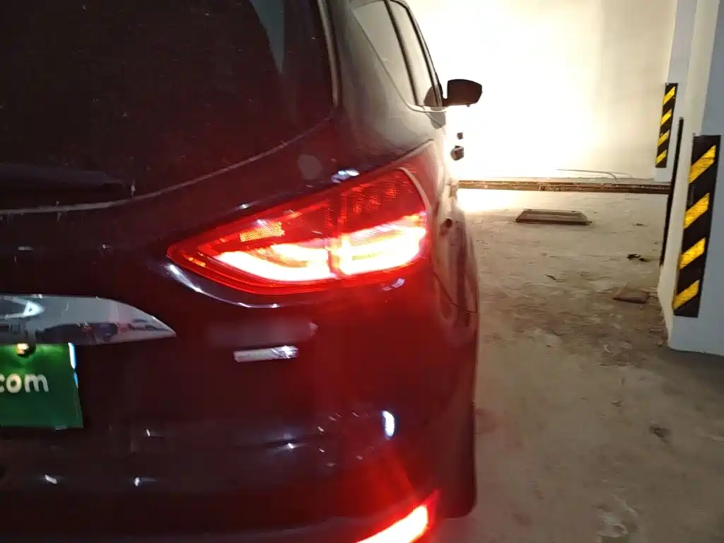 Ford Kuga 2015 — фото 8