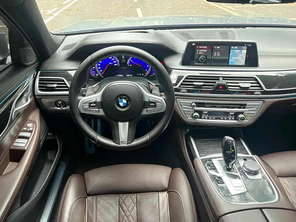 BMW 7 Series 2019 — фото 16
