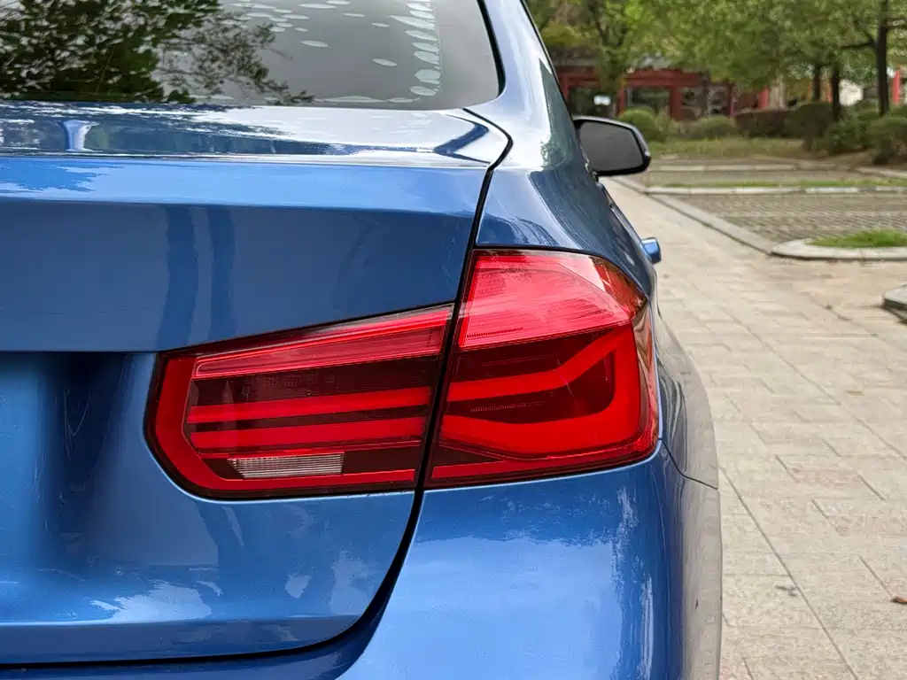 BMW 3 Series 2017 — фото 19