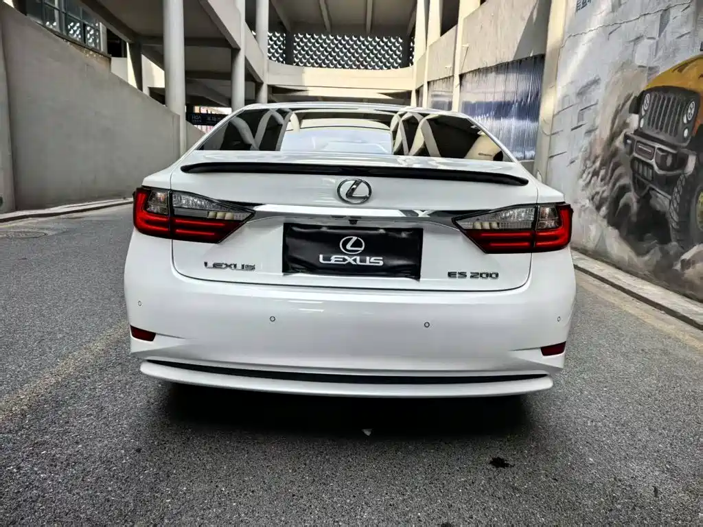 Lexus ES 2018 — фото 14