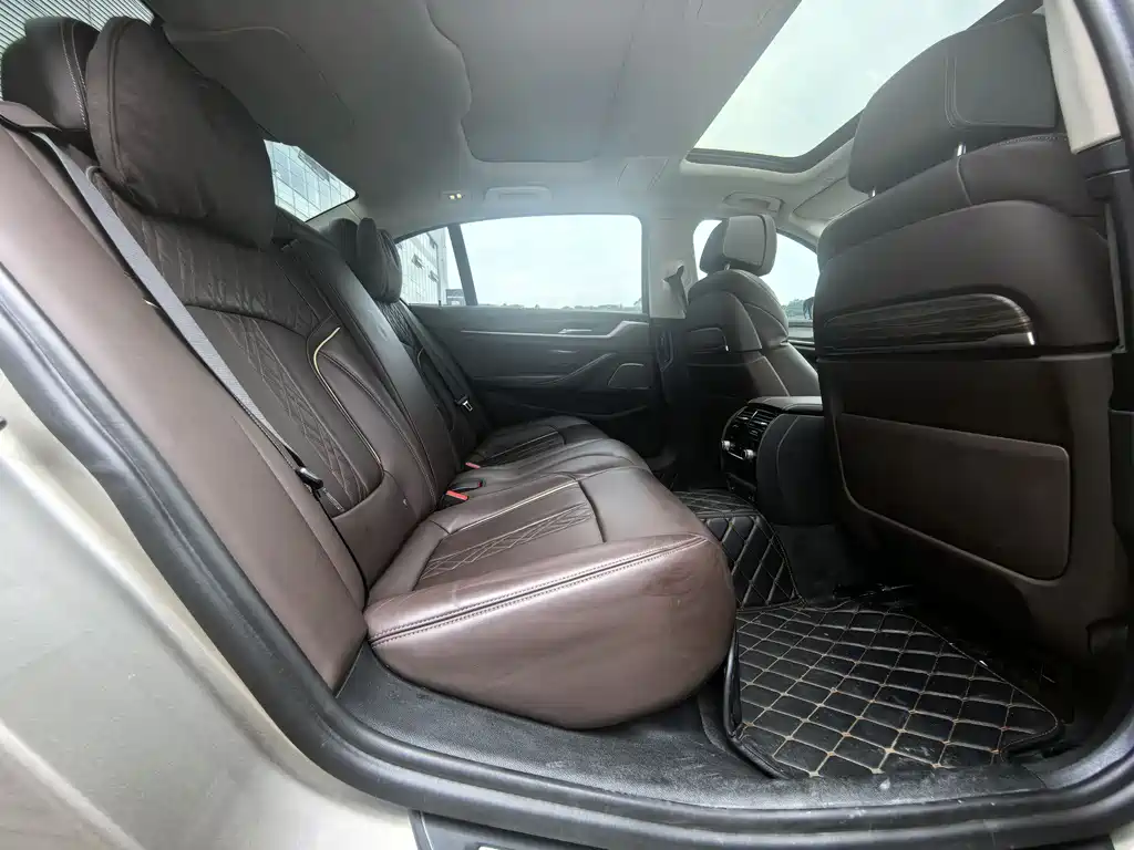 BMW 5 Series 2020 — фото 13