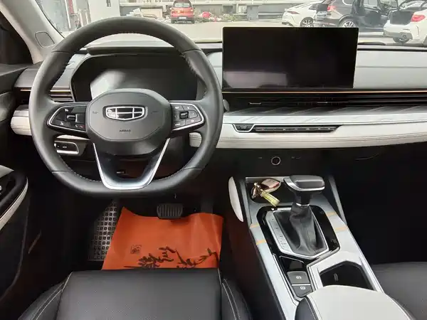 Geely Emgrand L 2022