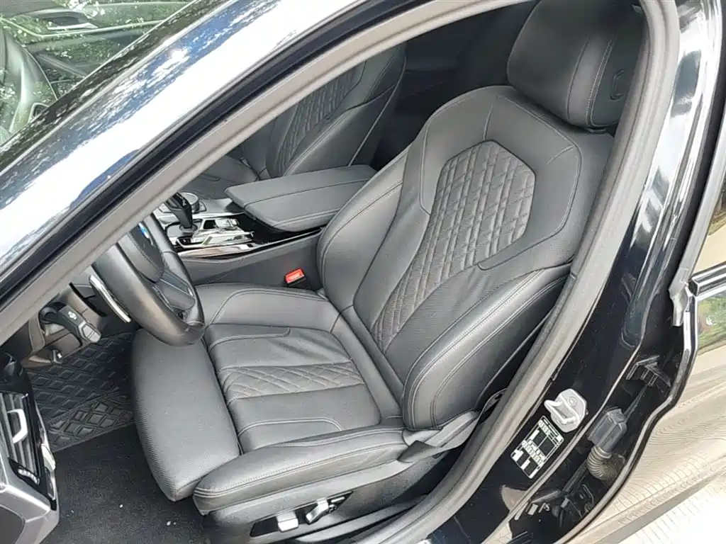 BMW 5 Series 2023 — фото 15