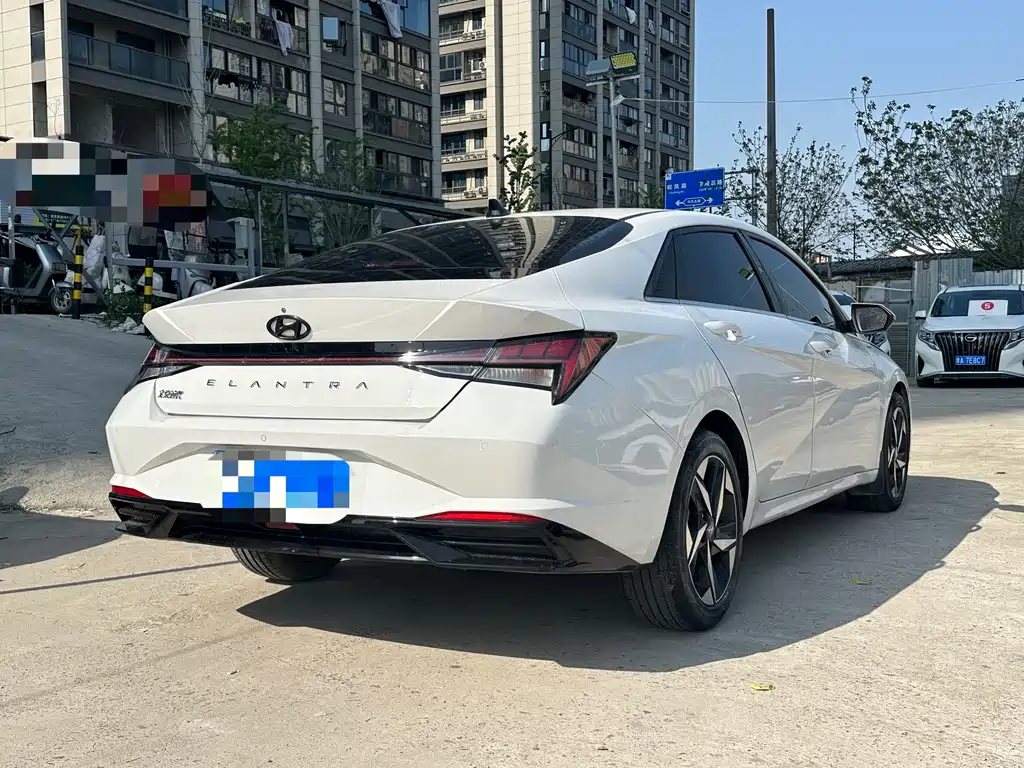 Hyundai Elantra 2022 — фото 15