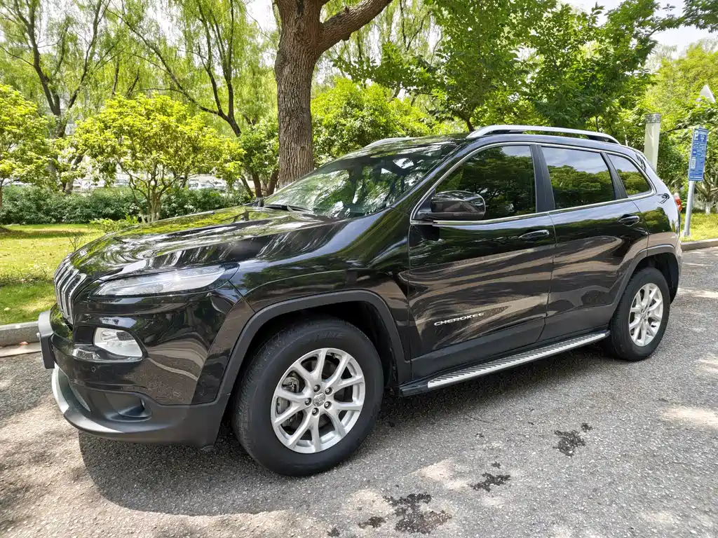 Jeep Cherokee 2017 — фото 1