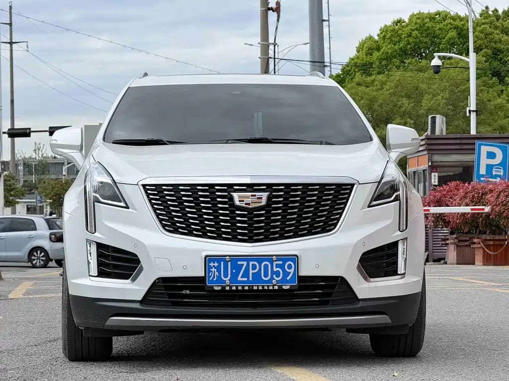 Cadillac XT5 2022 — фото 1
