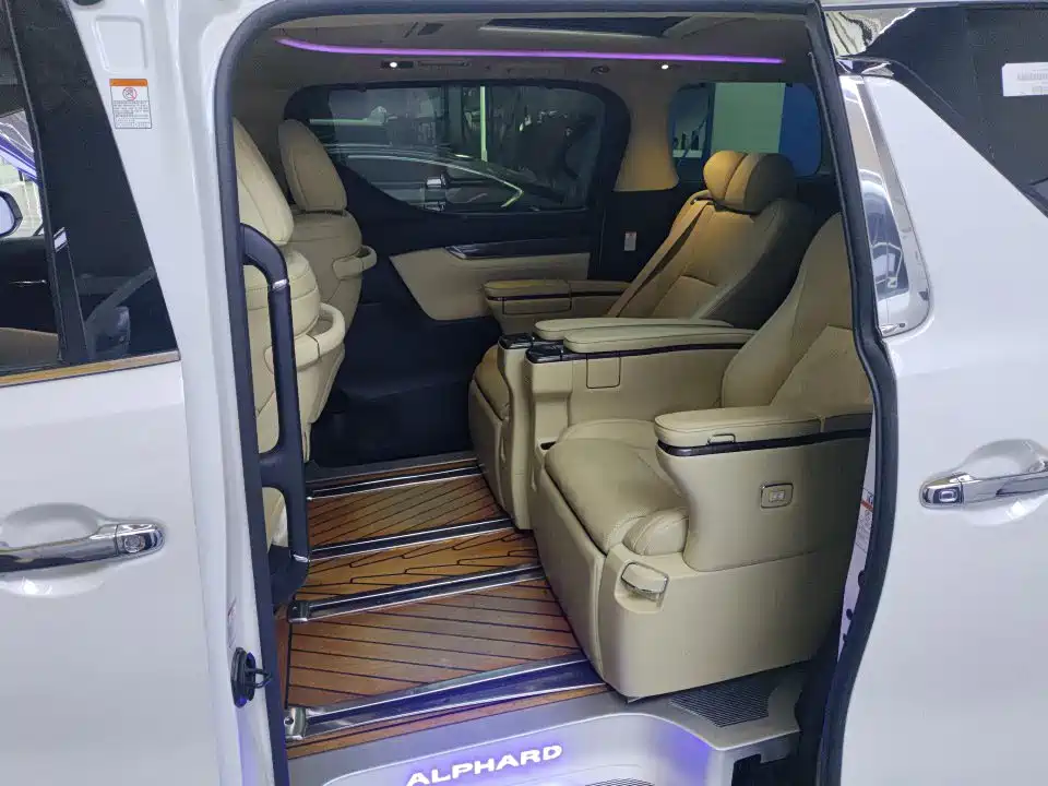 Toyota Alphard 2021 — фото 7