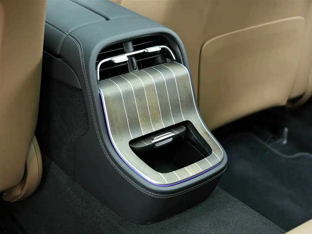 Mercedes-Benz E-Class 2025 — фото 17