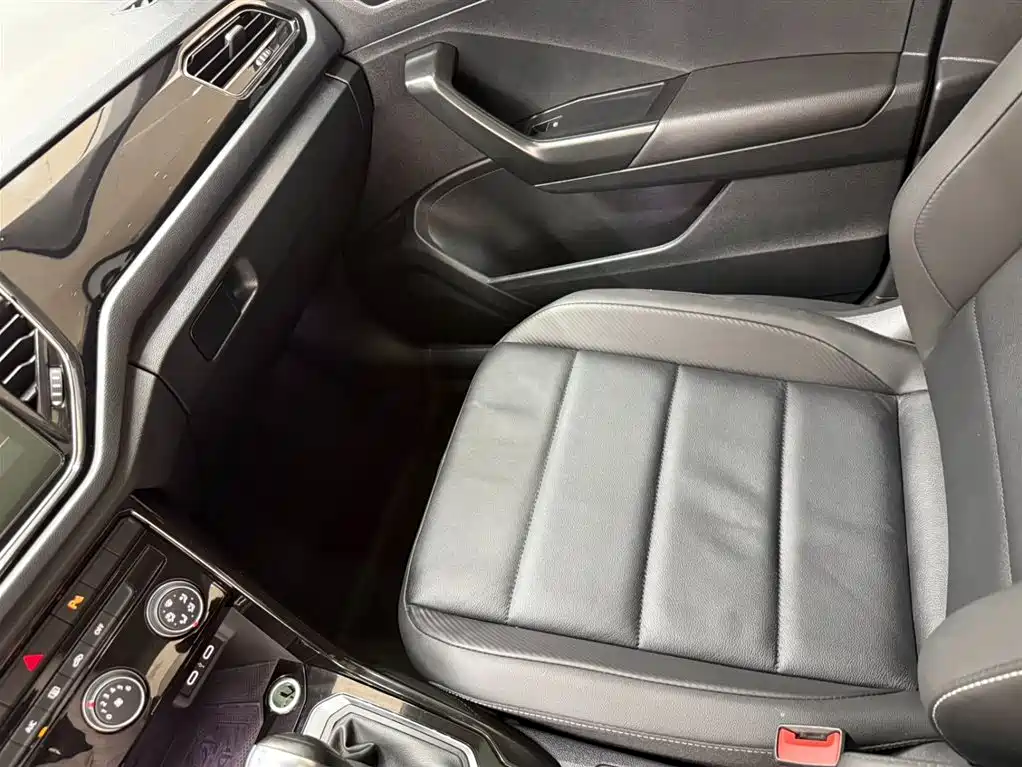Volkswagen T-Roc 2023 — фото 13