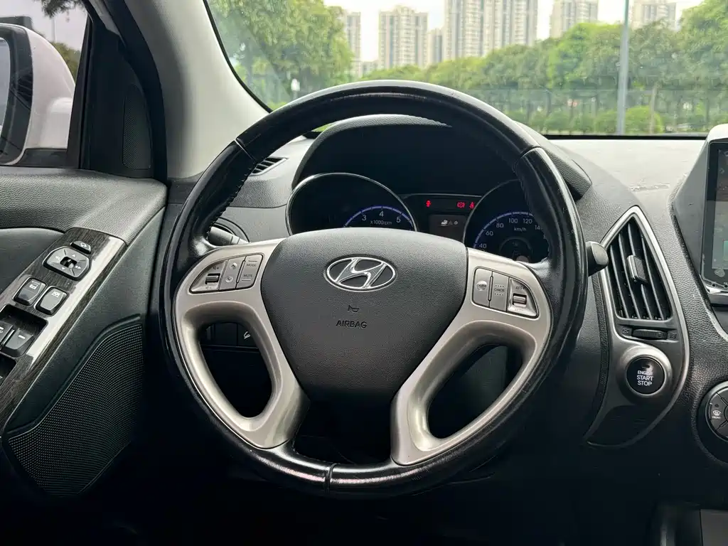 Hyundai ix35 2013 — фото 11