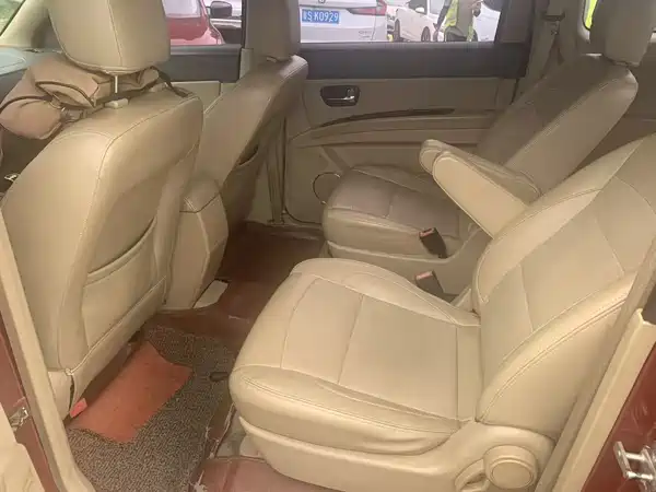 Wuling Hongguang 2014
