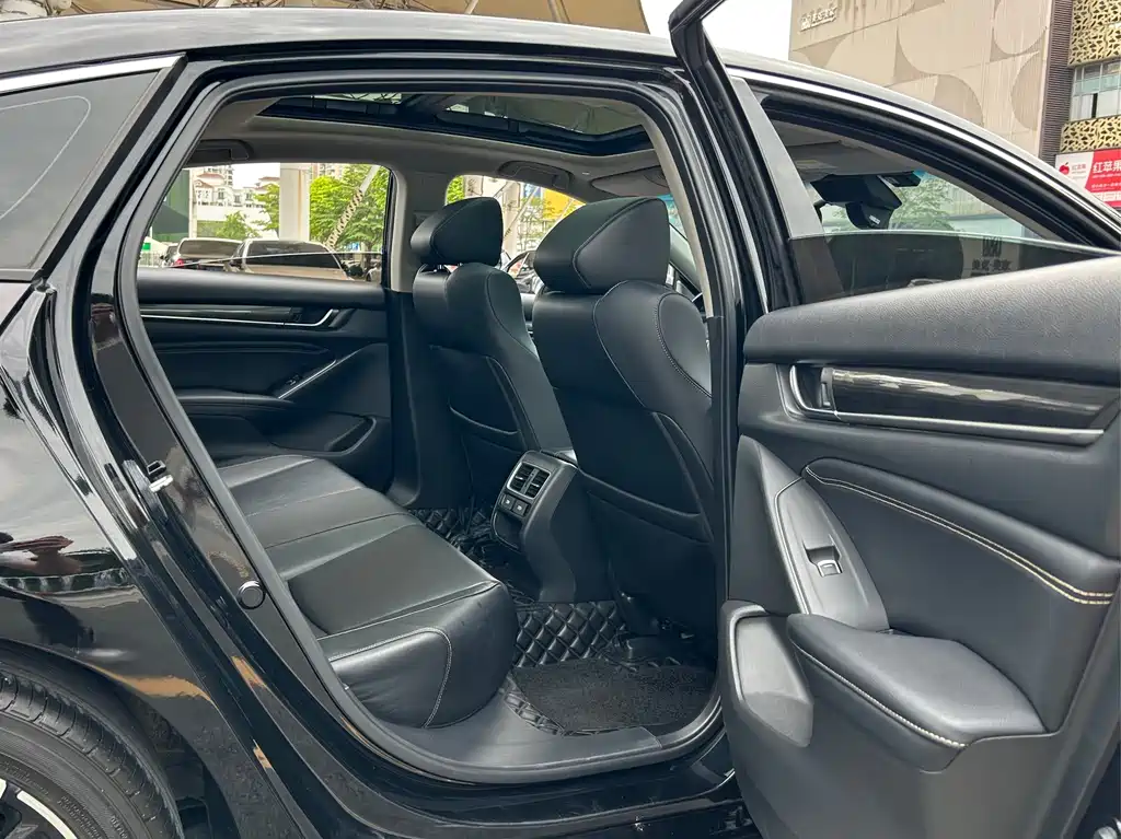 Honda Accord 2022 — фото 11