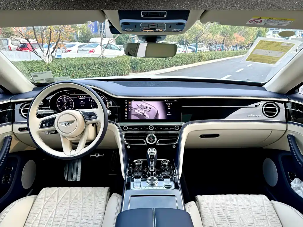Bentley Flying Spur — фото 4