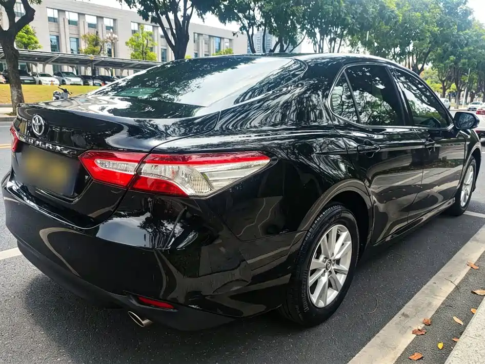 Toyota Camry 2019 — фото 25