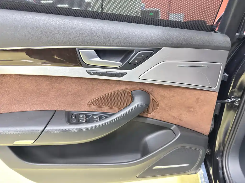 Audi A8 2014 — фото 18