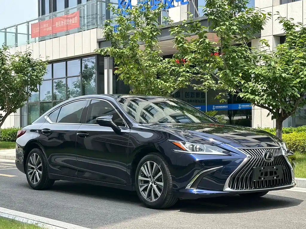 Lexus ES 2020 — фото 3