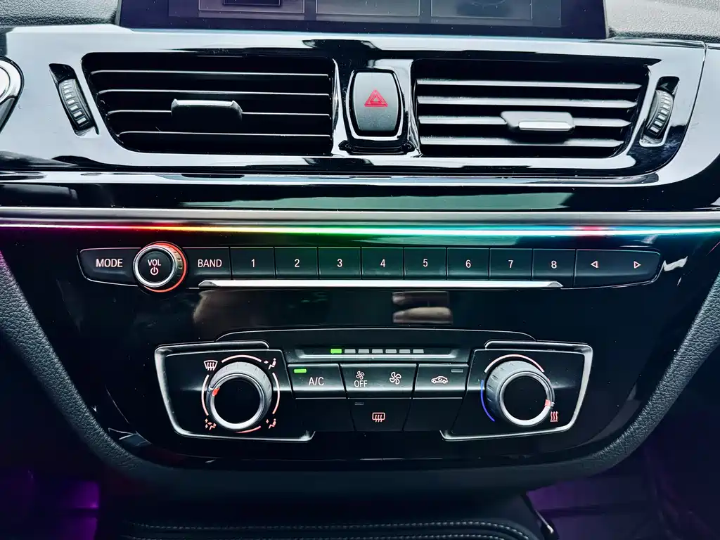 BMW 1 Series 2021 — фото 15