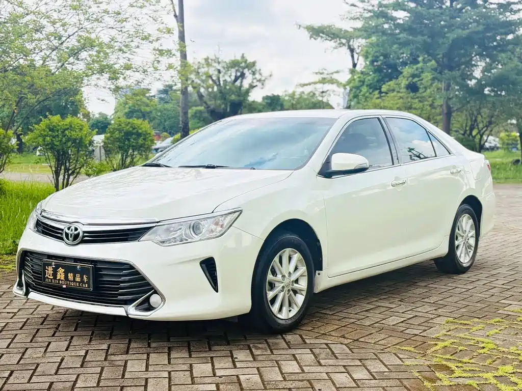 Toyota Camry 2017 — фото 1