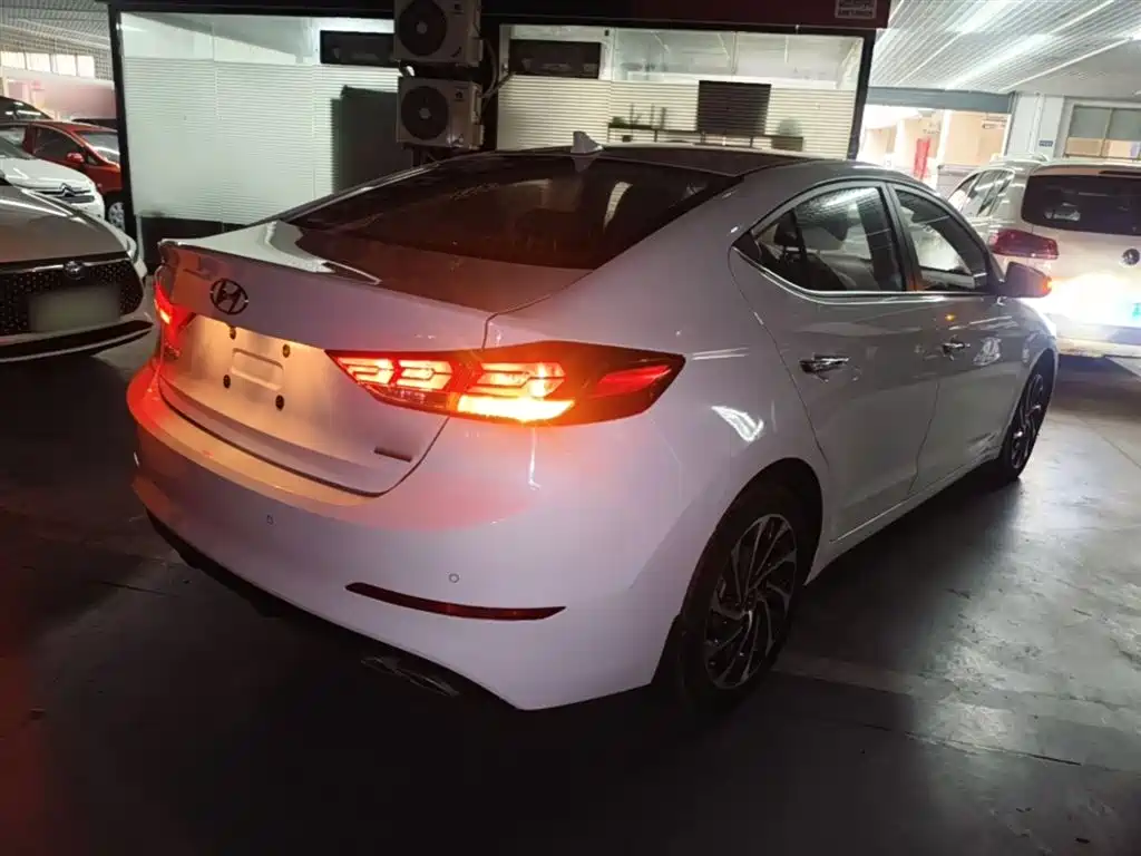 Hyundai Elantra 2020 — фото 7