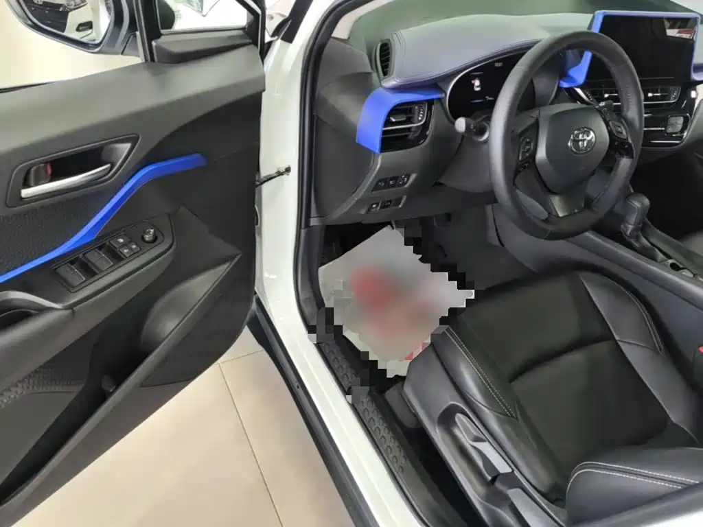 Toyota C-HR 2023 — фото 16