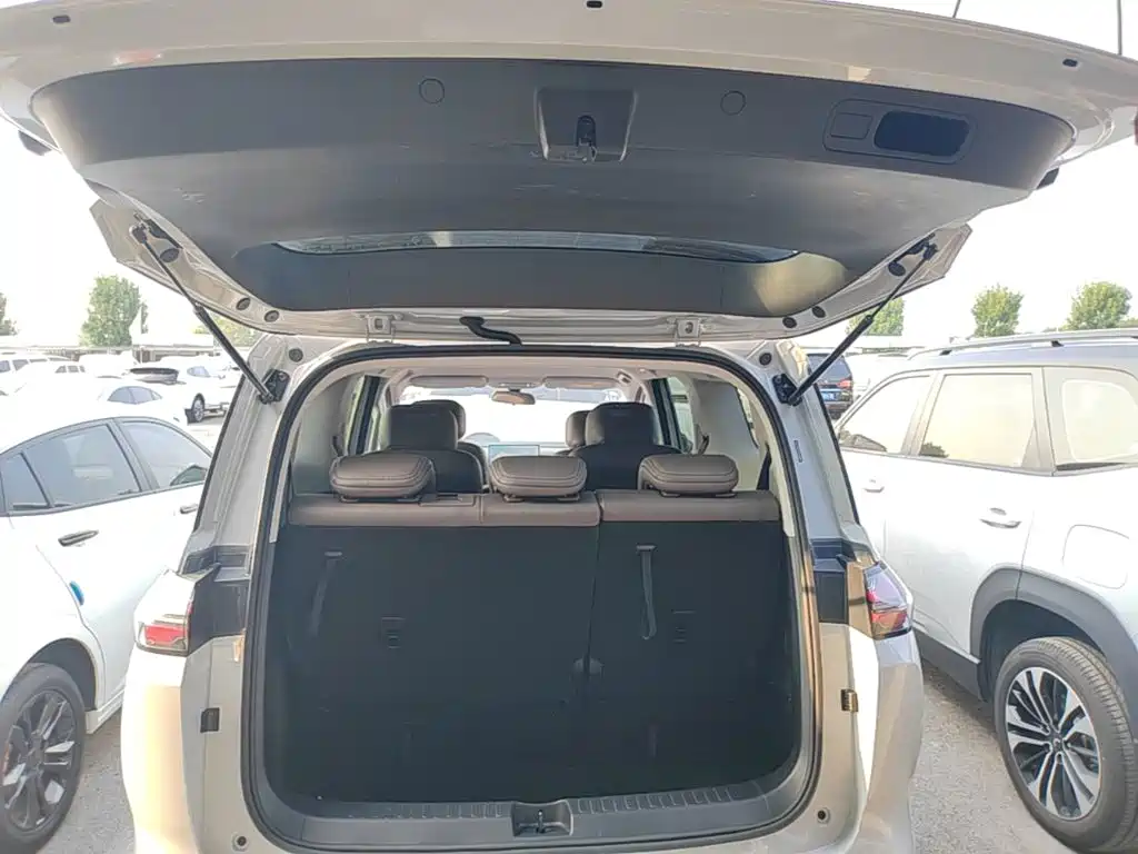Wuling Starlight 730 New Energy 2025 — фото 19