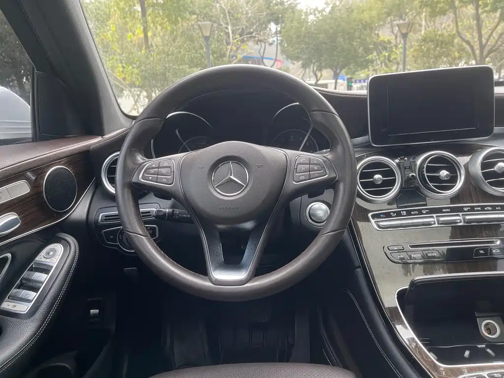 Mercedes-Benz GLC 2017 — фото 11