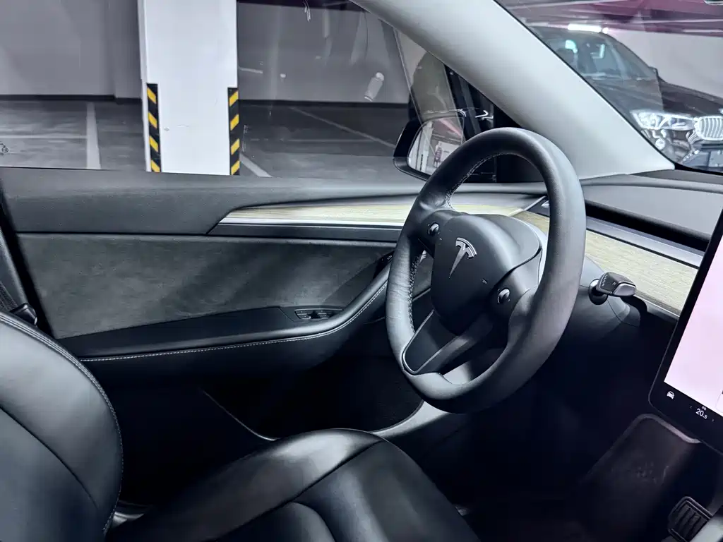 Tesla Model Y 2023 — фото 11