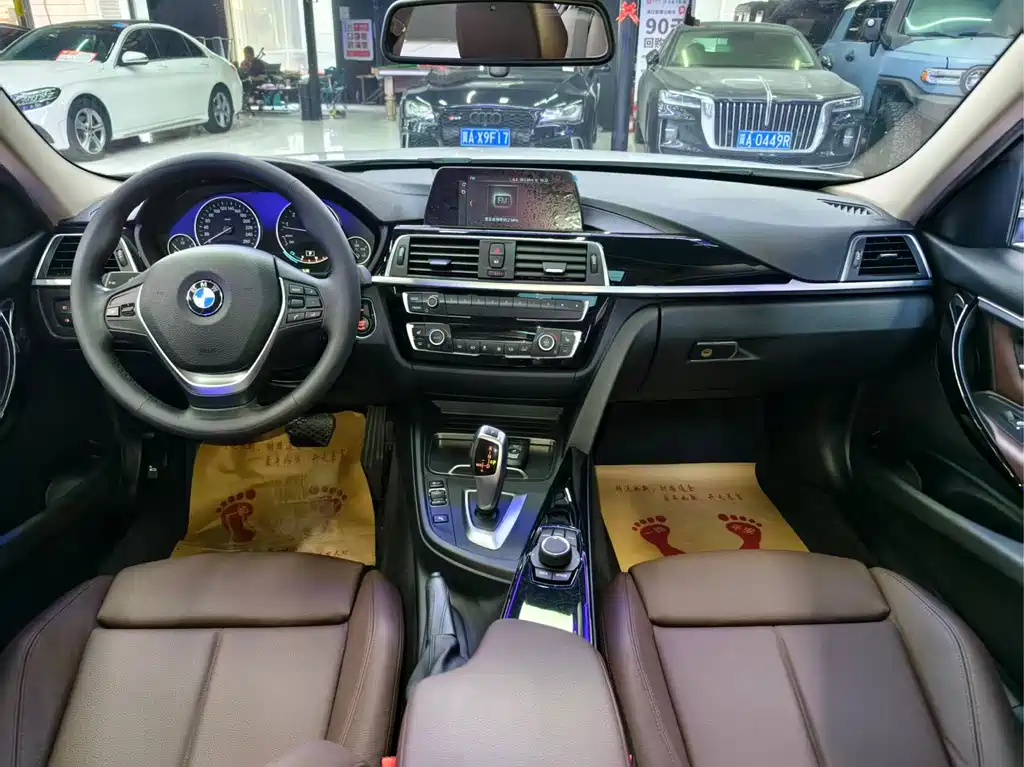 BMW 3 Series 2018 — фото 9