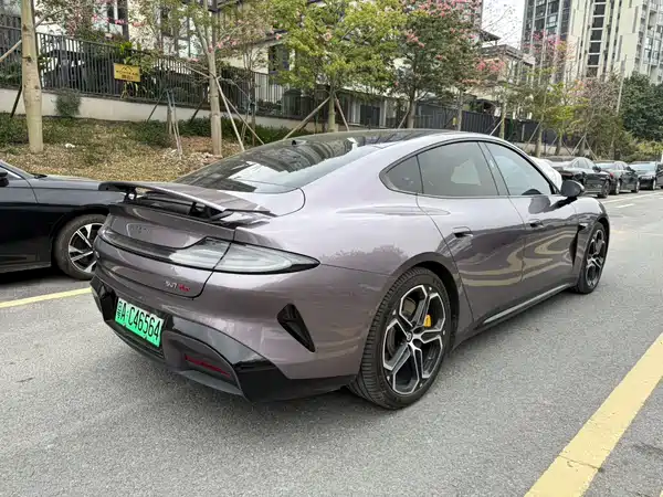 Xiaomi SU7 2025