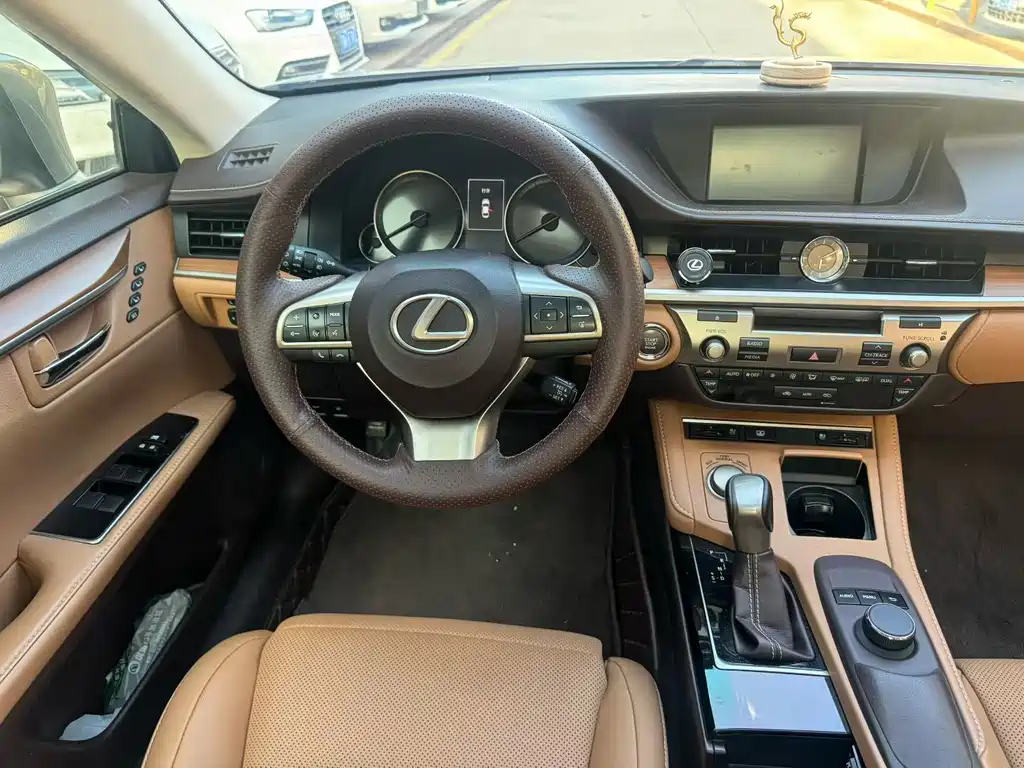 Lexus ES 2018 — фото 6