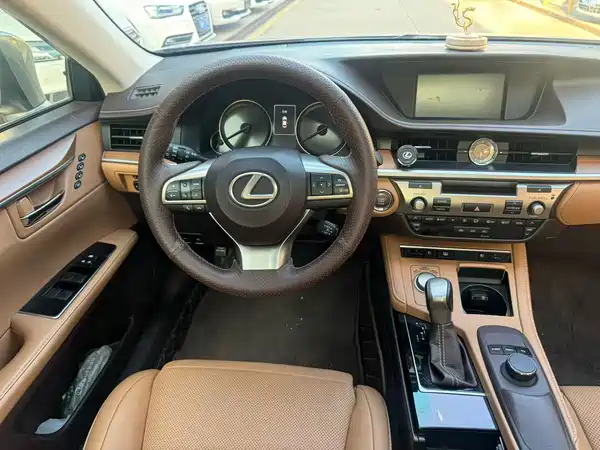 Lexus ES 2018