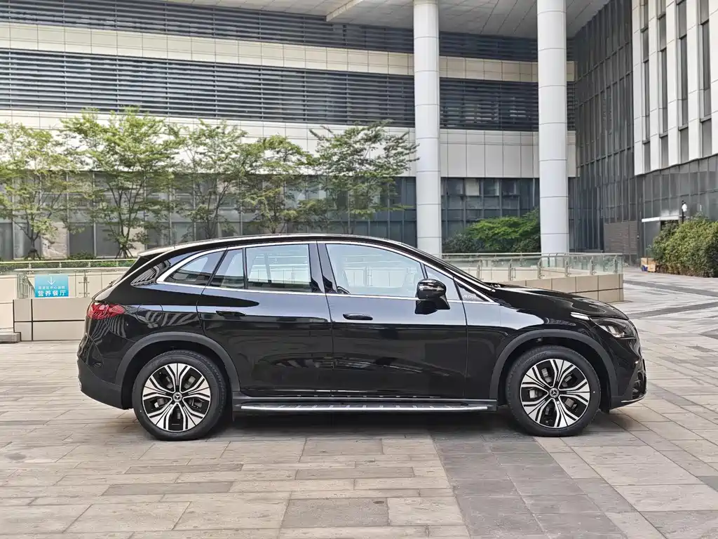 Mercedes-Benz EQE SUV 2025