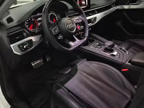 Audi A4L 2018