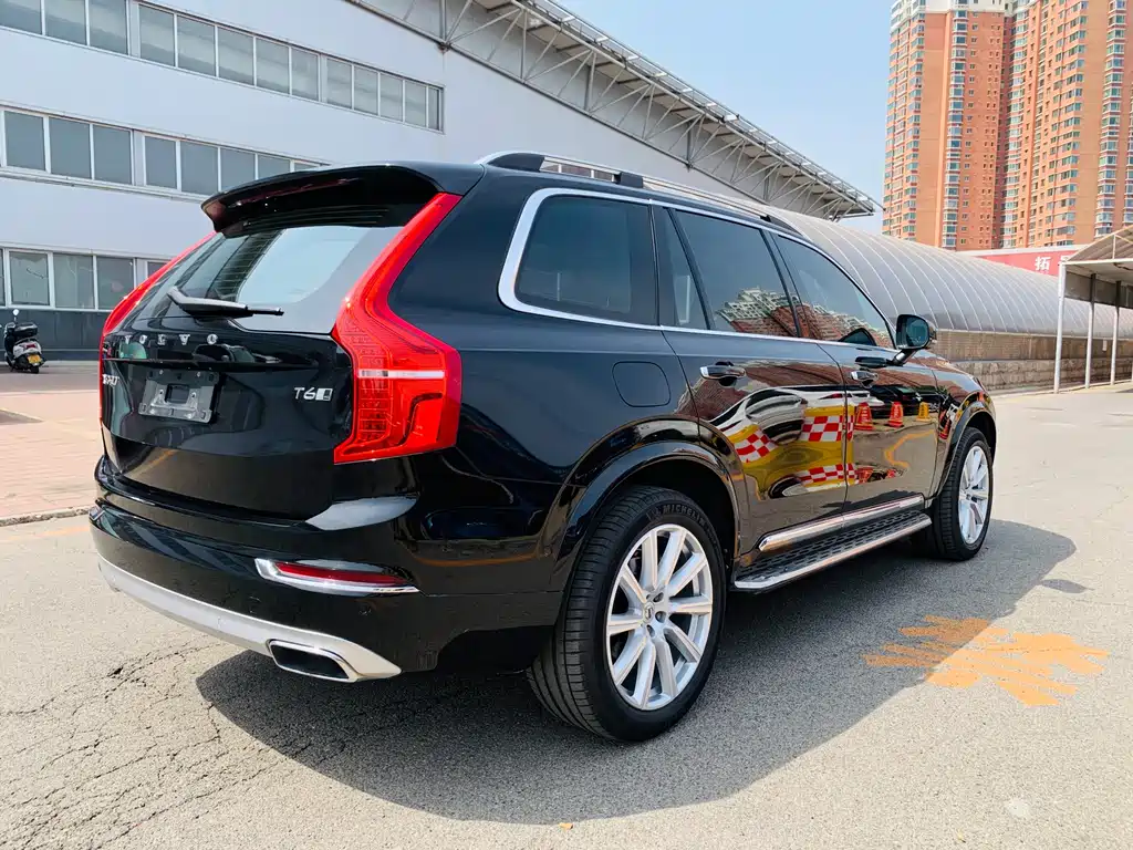 Volvo XC90 2018 — фото 12