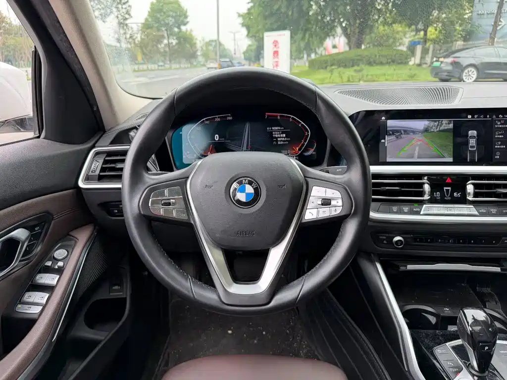 BMW 3 Series 2019 — фото 14