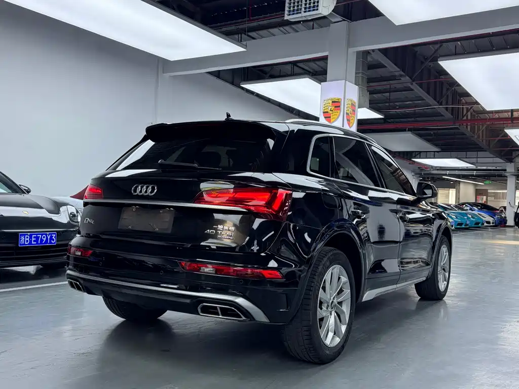 Audi Q5L 2022 — фото 18